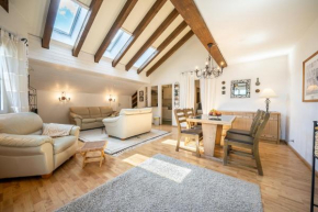 5401 Grosszuegige Dachgeschoss-Wohnung mit Parkettboden und Balkon - Moderne und helle Gestaltung